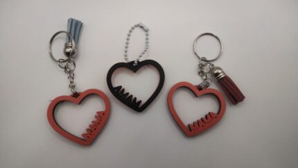 Llavero 3D “Mamá” en Corazón – Rojo y Negro