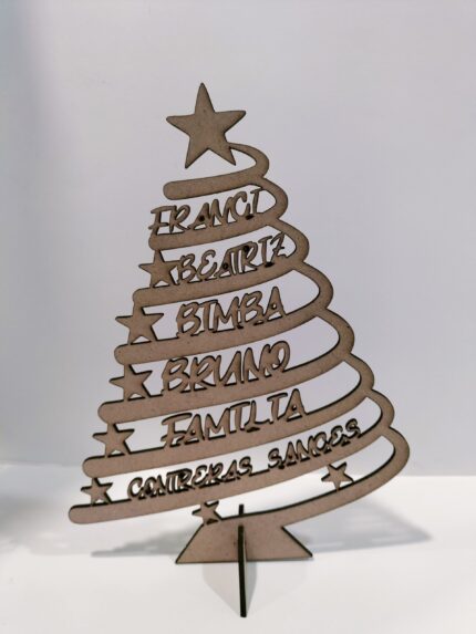 Árbol de Navidad de madera personalizado con nombres familiares