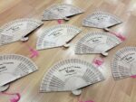 Abanicos personalizados de madera, un detalle elegante y original para regalar en tu evento