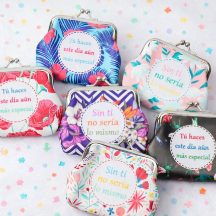 Monederos con frases originales y estampados florales con cierre metálico.