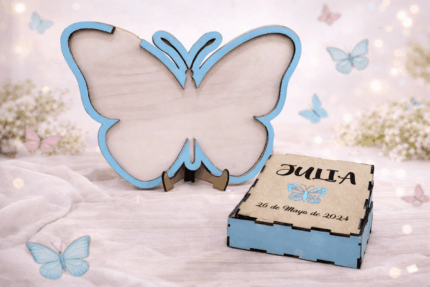Marco de firmas mariposa personalizado en madera con piezas para mensajes y caja grabada con nombre y fecha
