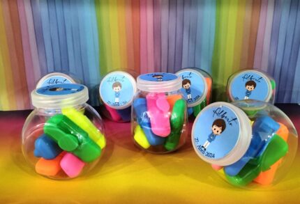 Botes de mini marcadores surtidos personalizados para cumpleaños infantiles con nombre y fecha